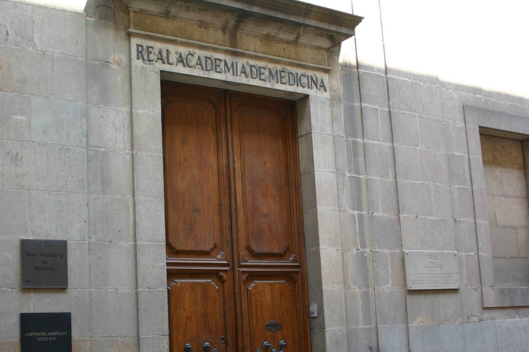Santiago Ramon y Cajal's memorial tablet, Reial Acadèmia de Medicina de Catalunya - 01.JPG